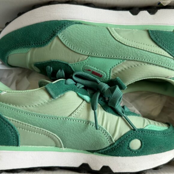 RARE Puma x Pokemon Bulbasaur Ivy/Holiday Size 5.5. - Picture 3 of 5